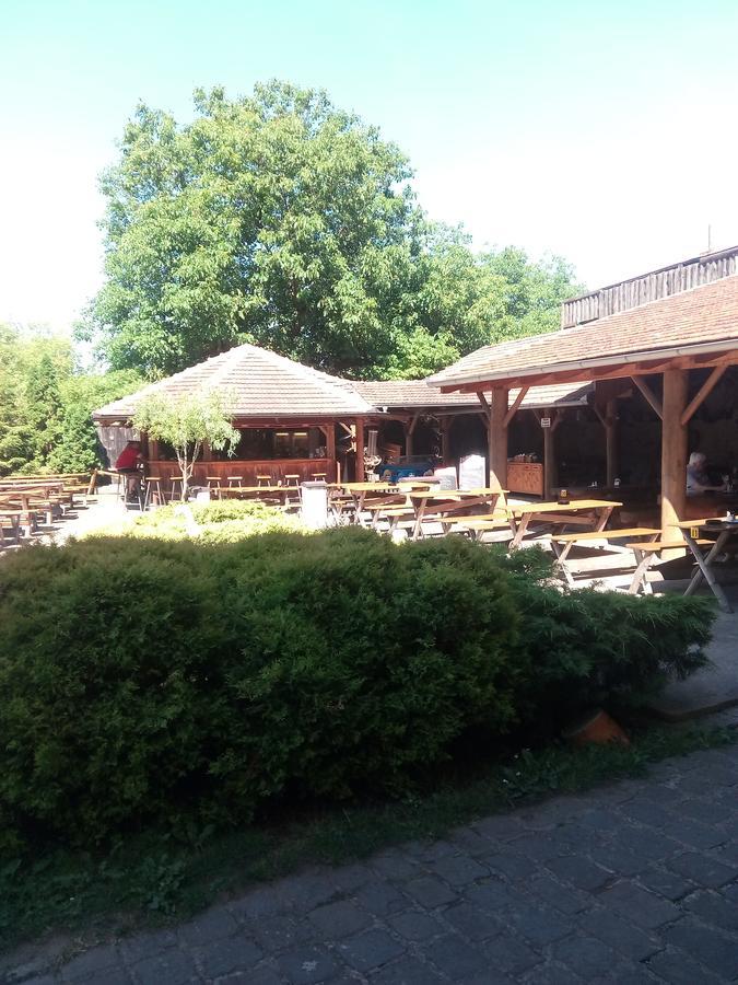 Hotel U Pastorku Racice  Exterior foto